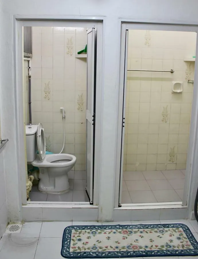 Macallum Budget Muslim Homestay Джорджтаун Апартаменты